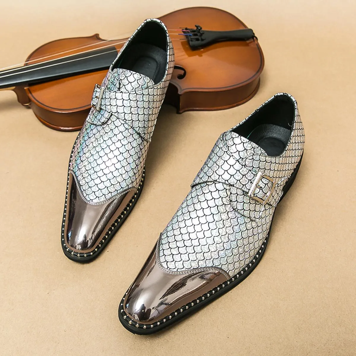 Nuovi mocassini dorati per uomo Metallic Wind Punta quadrata Slip On Scarpe da sposa per uomo Taglia 38 44 Scarpe da uomo di spe
