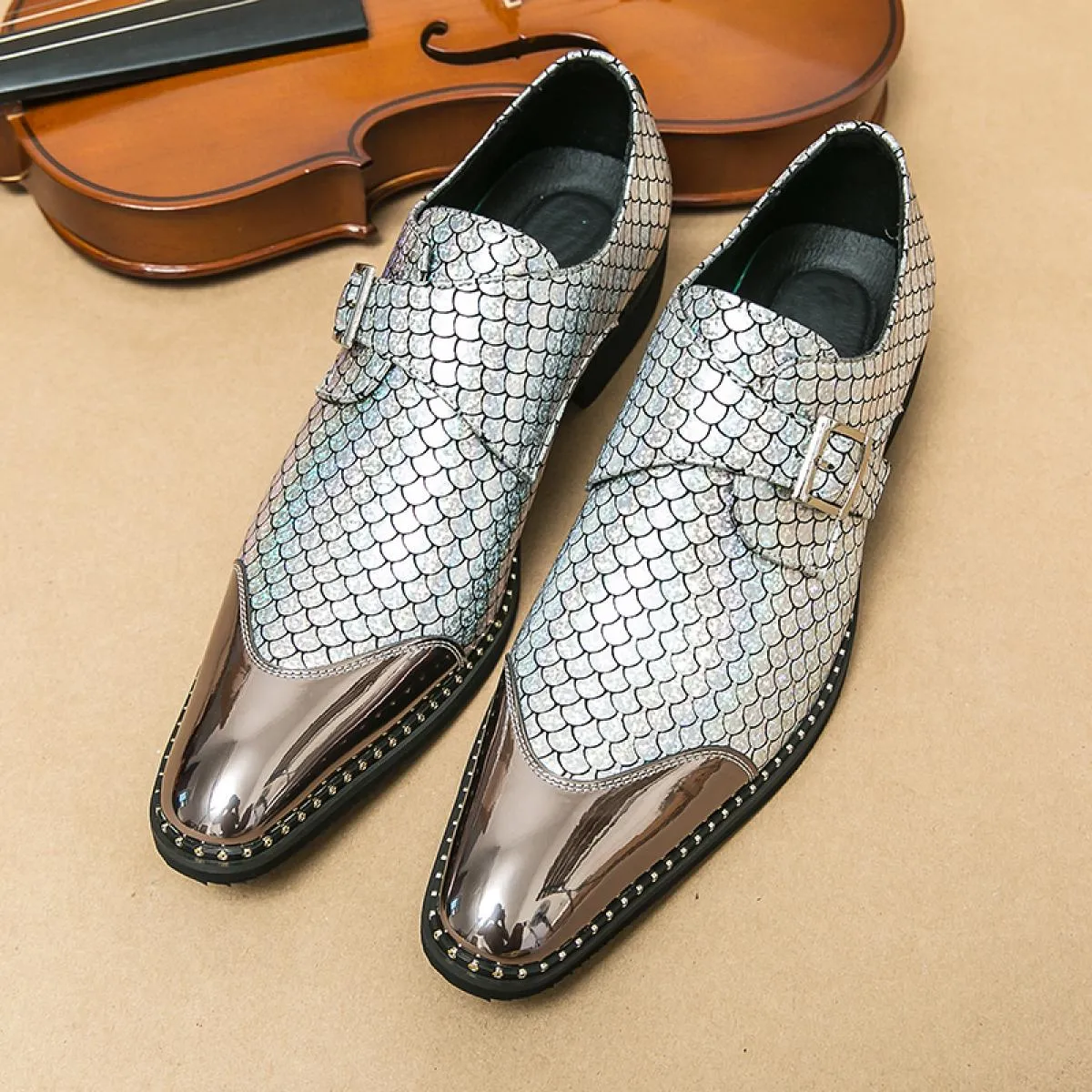 Nuovi mocassini dorati per uomo Metallic Wind Punta quadrata Slip On Scarpe da sposa per uomo Taglia 38 44 Scarpe da uomo di spe