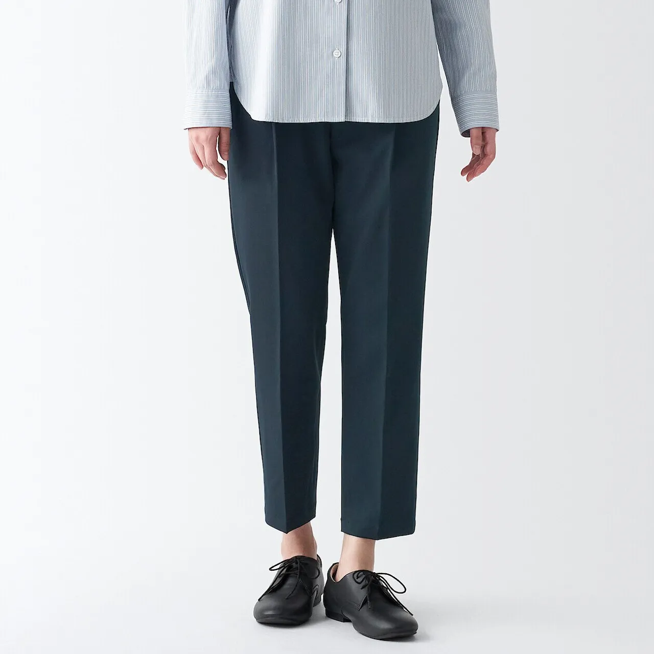 Pantaloni affusolati in poliestere riciclato 17308