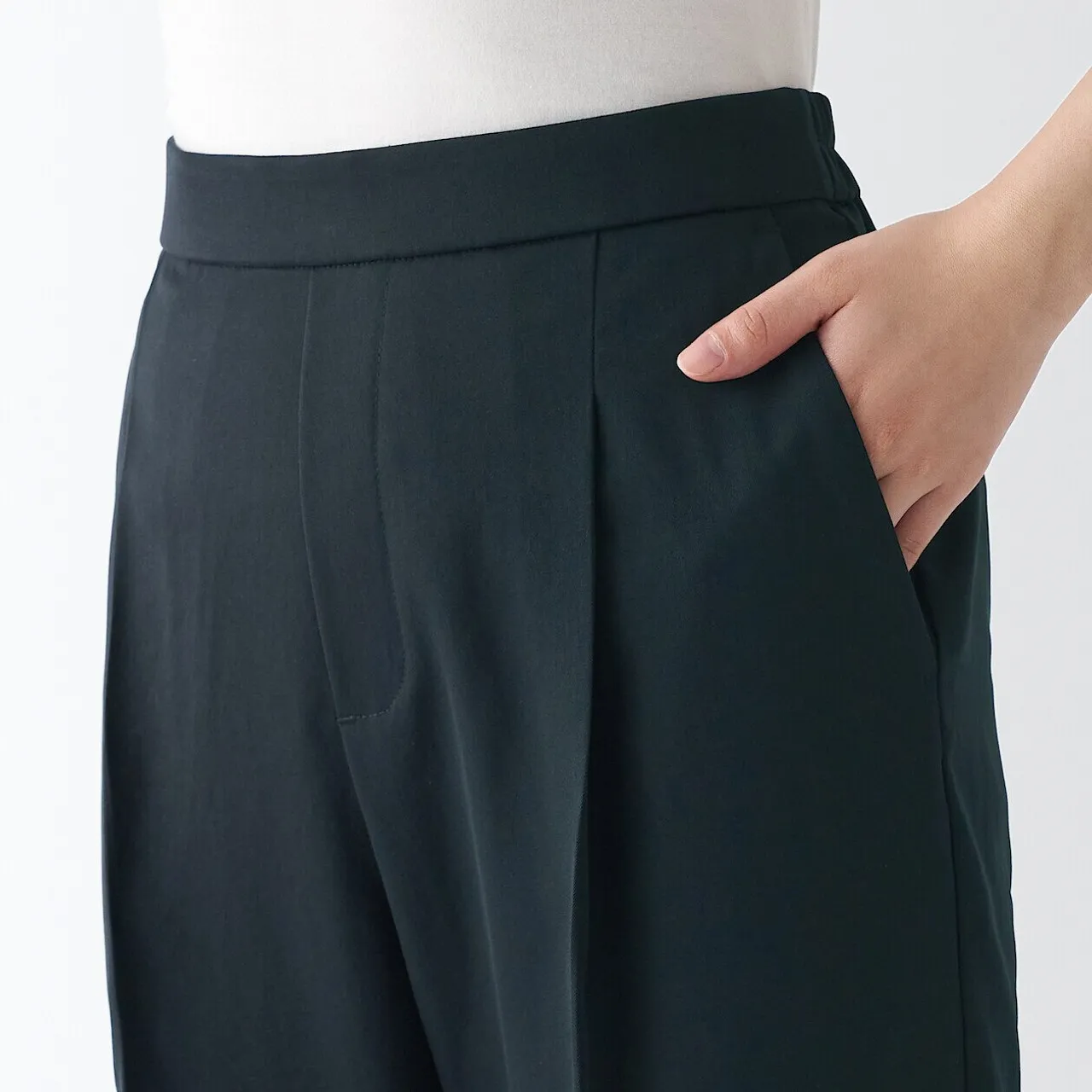 Pantaloni affusolati in poliestere riciclato 17308