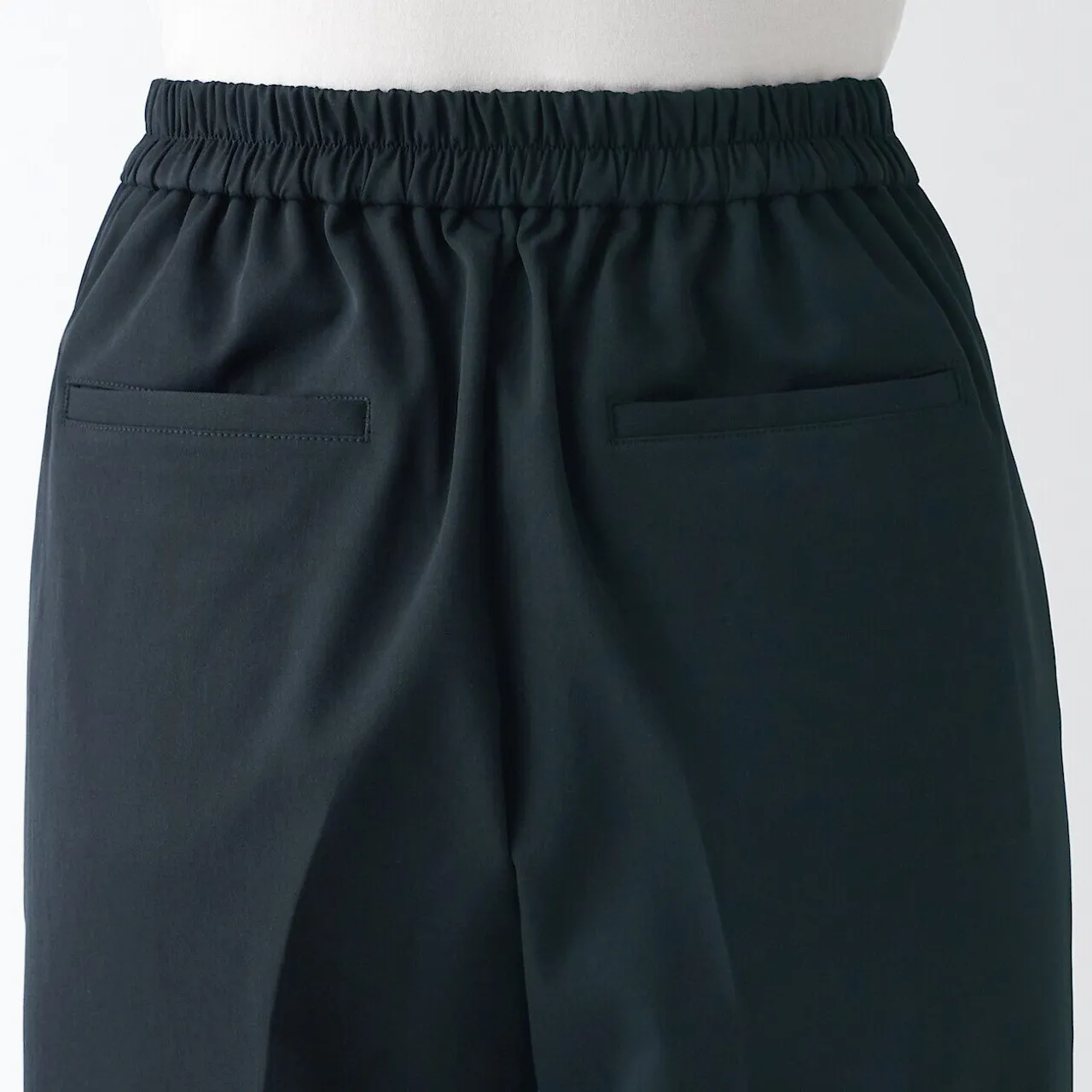 Pantaloni affusolati in poliestere riciclato 17308
