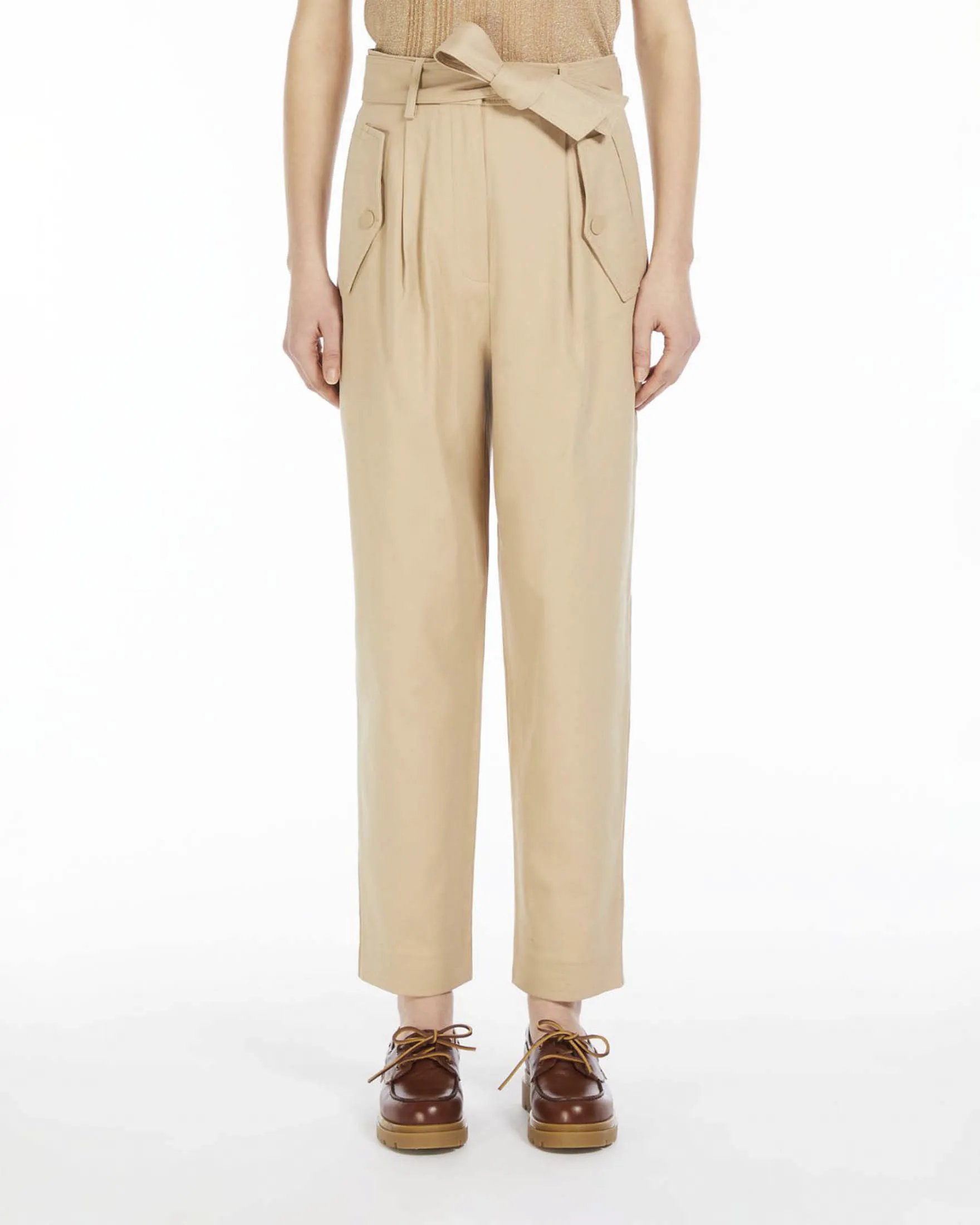 Pantaloni color sabbia in cotone stretch con pinces e fusciacca in vita