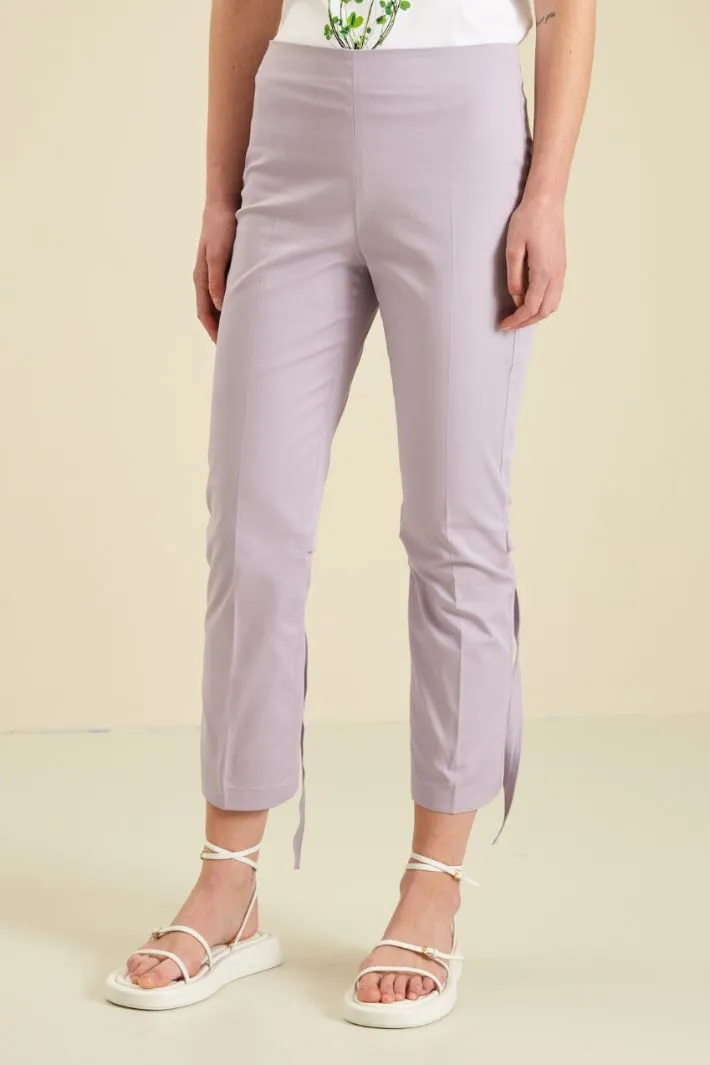 Pantaloni cropped in gabardina