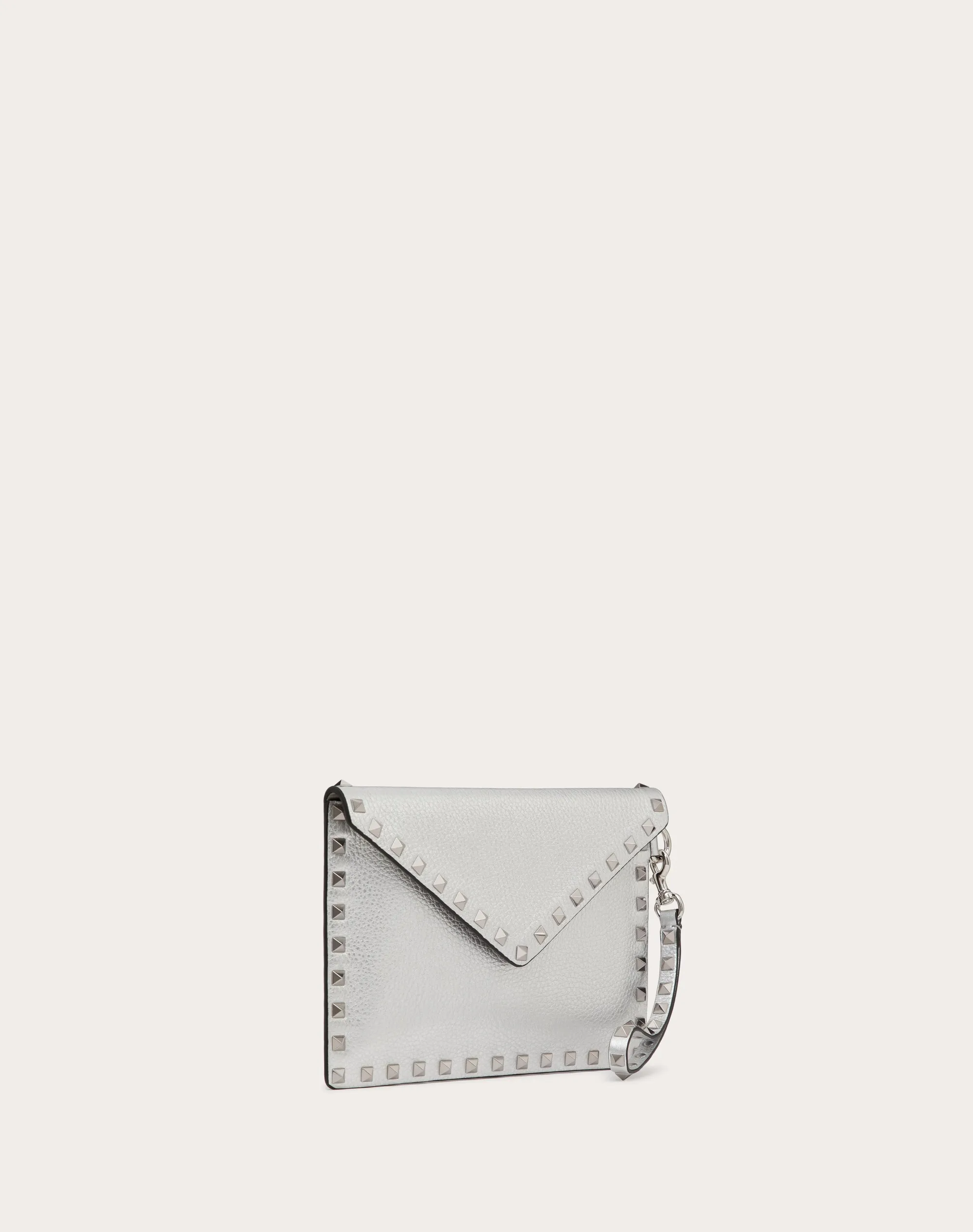 POCHETTE ROCKSTUD IN VITELLO GRANATO METALLIZZATO