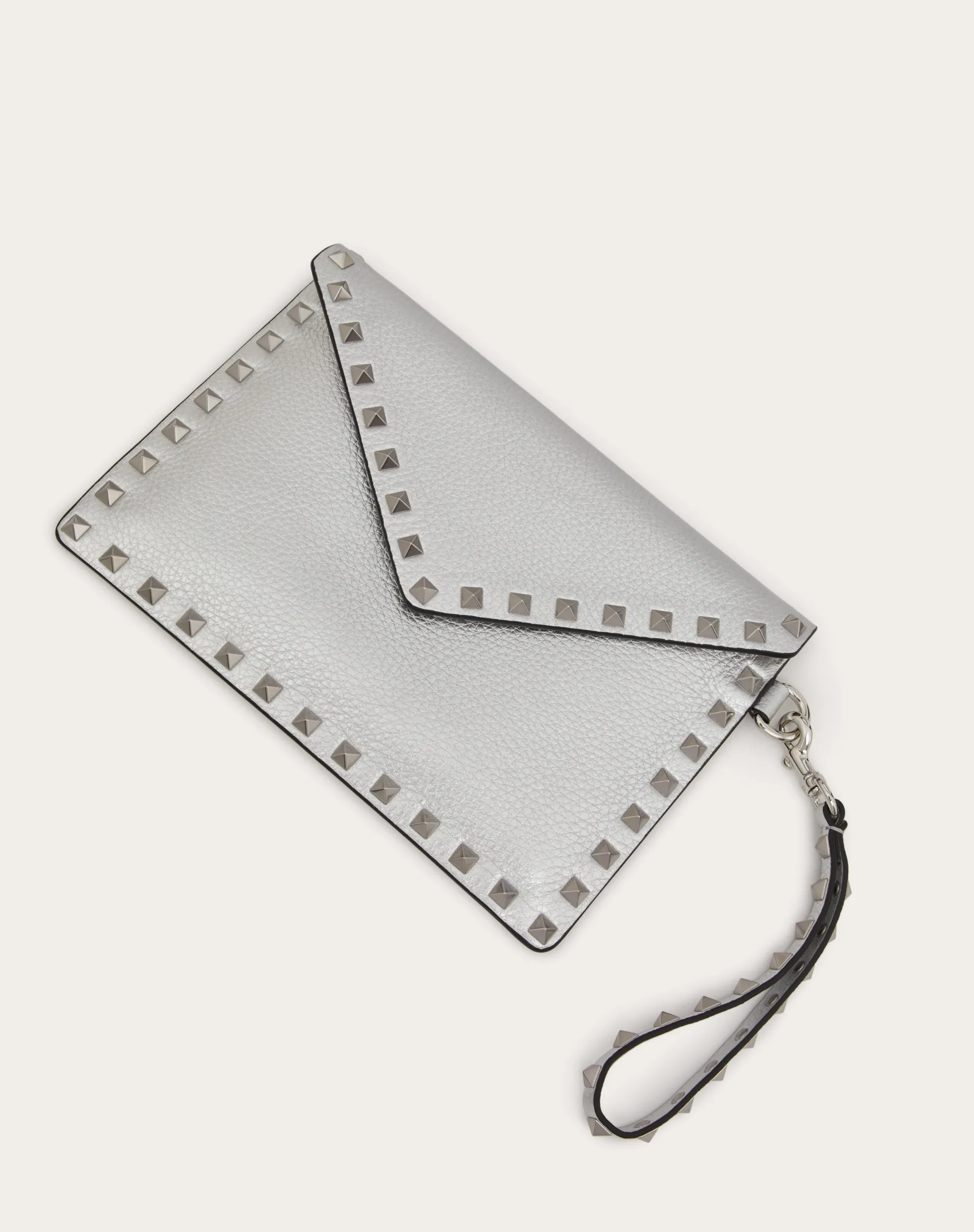 POCHETTE ROCKSTUD IN VITELLO GRANATO METALLIZZATO