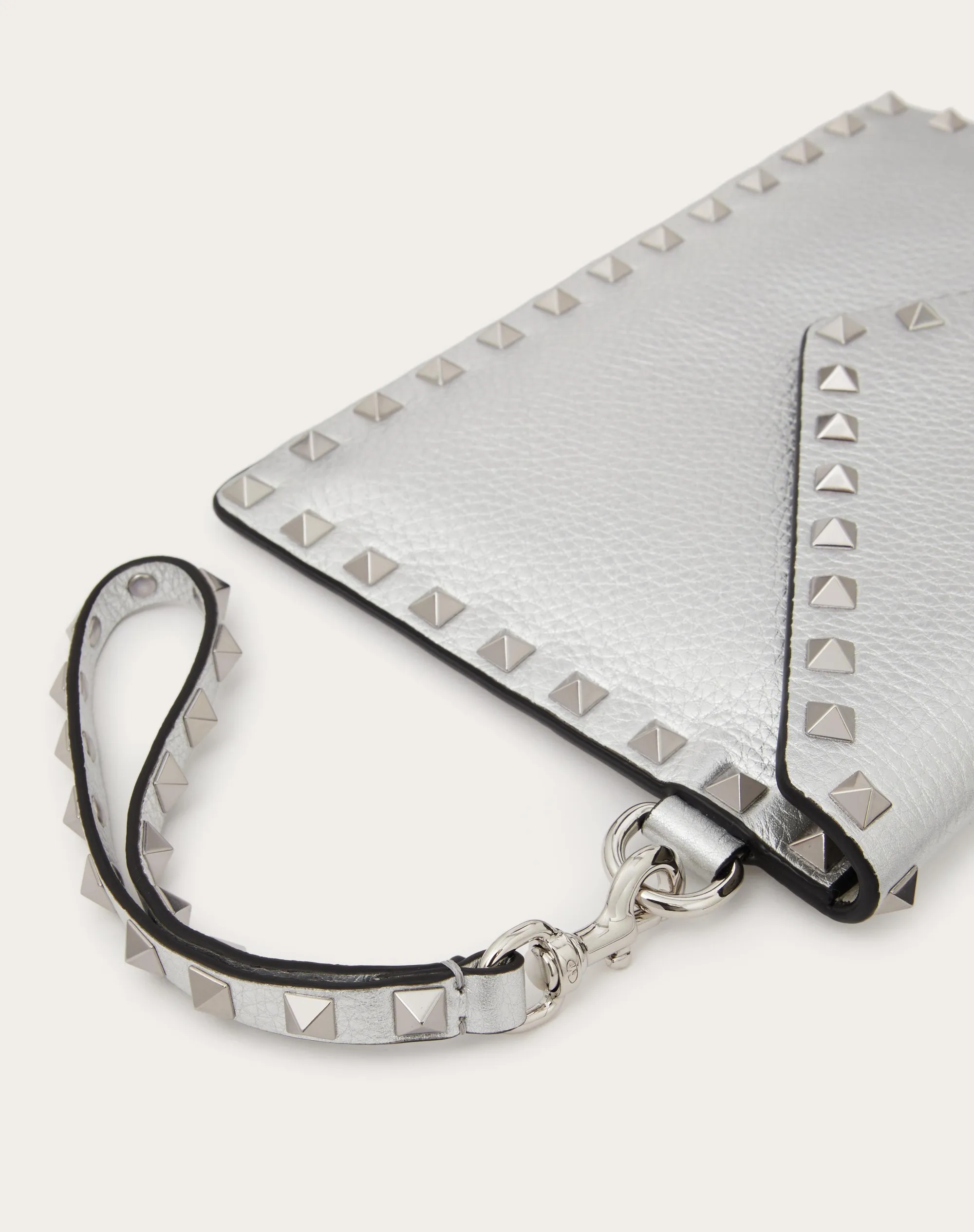 POCHETTE ROCKSTUD IN VITELLO GRANATO METALLIZZATO
