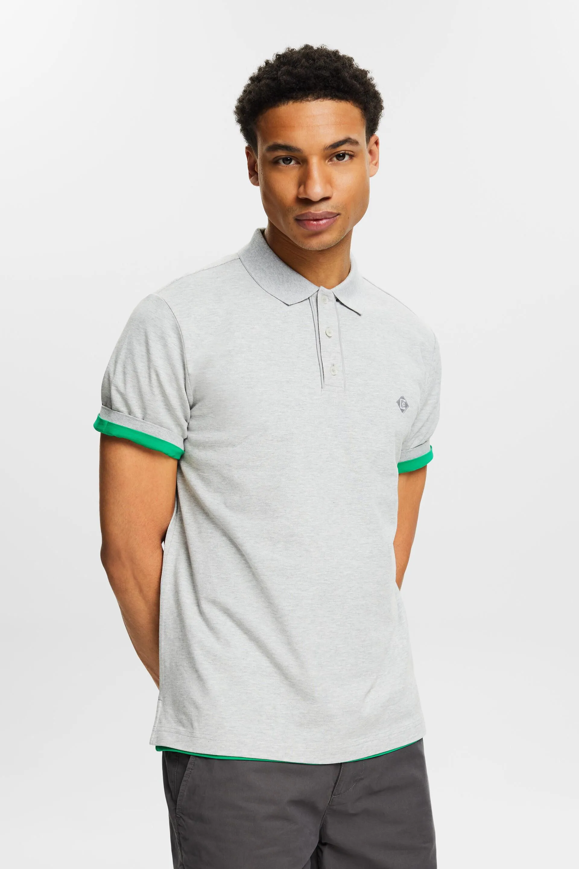 Polo con logo