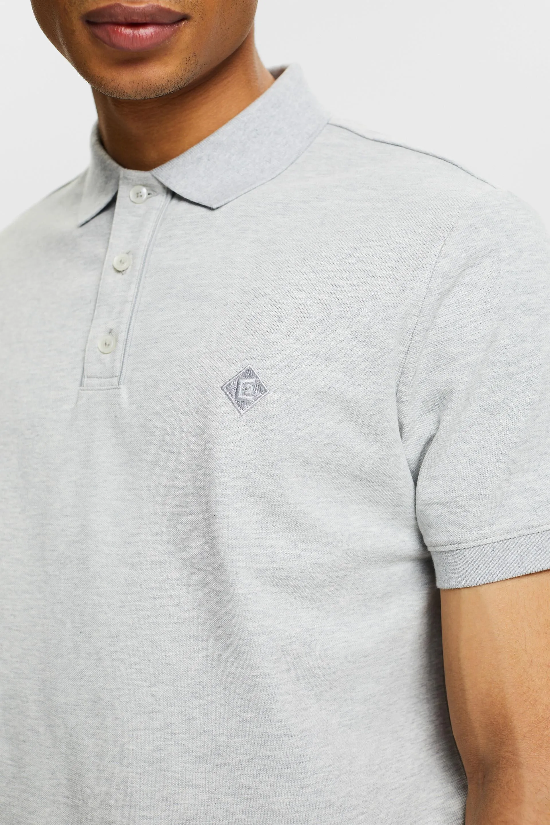 Polo con logo