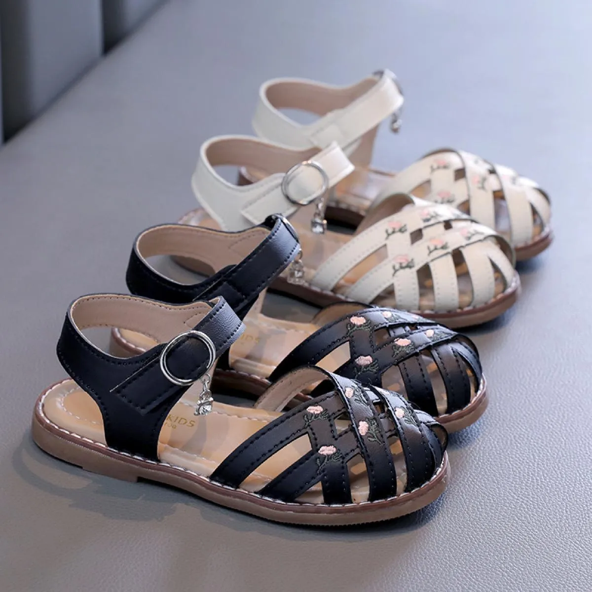 Sandali per bambini Scarpe da spiaggia Scarpe estive per vacanze al mare Ragazze Baby morbide antiscivolo Principessa Scava fuor