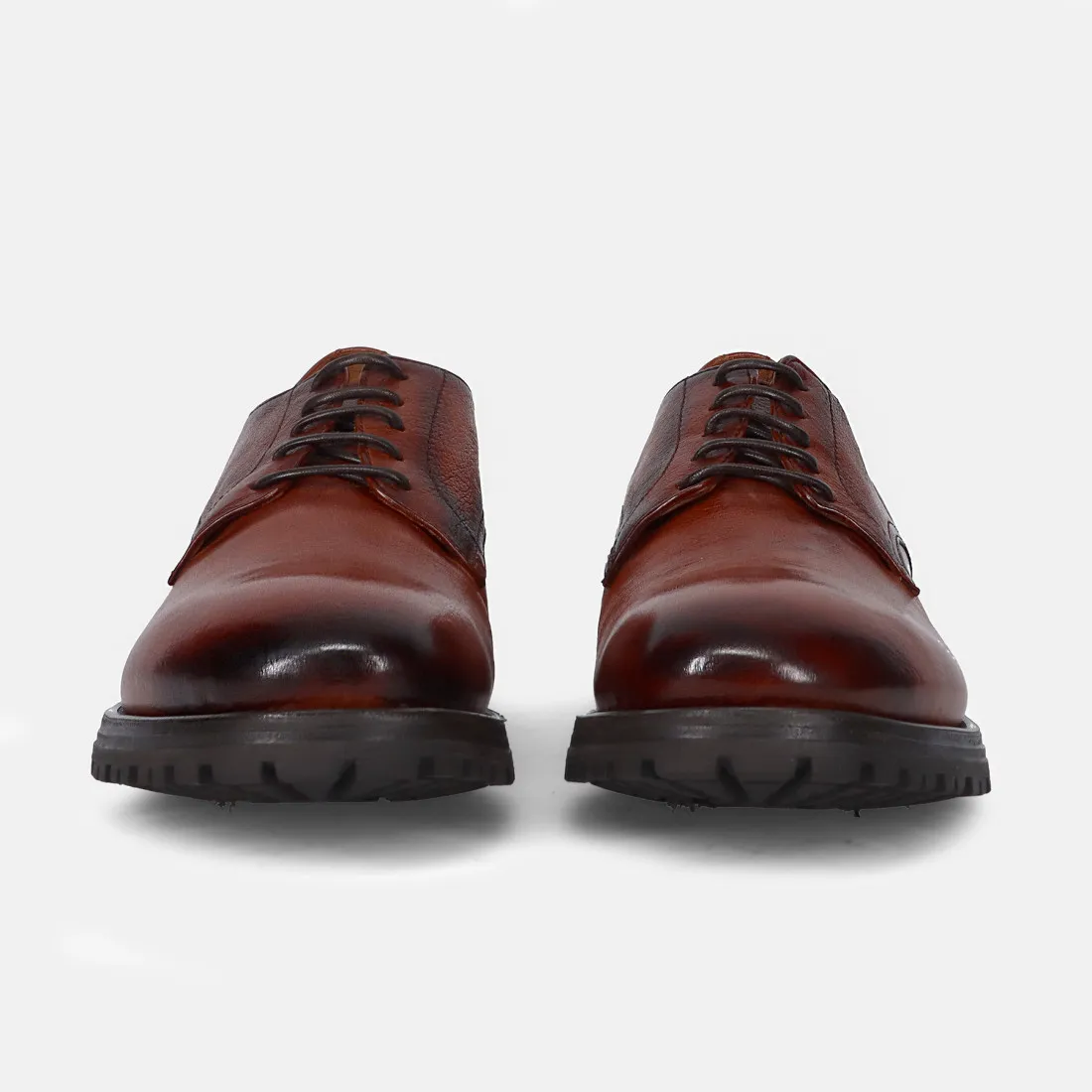 Scarpa derby da uomo Sturlini in pelle color cuoio