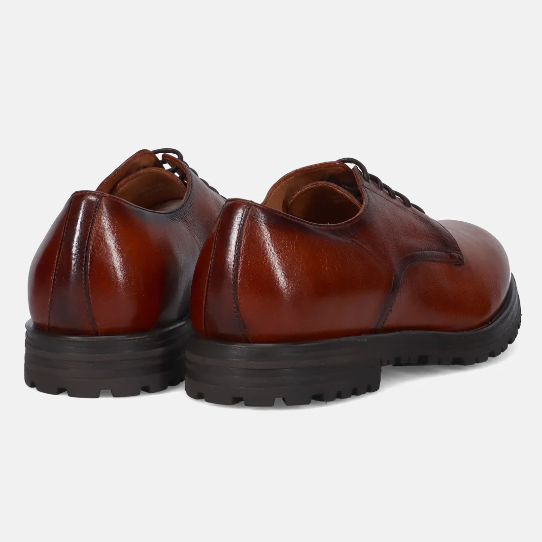 Scarpa derby da uomo Sturlini in pelle color cuoio