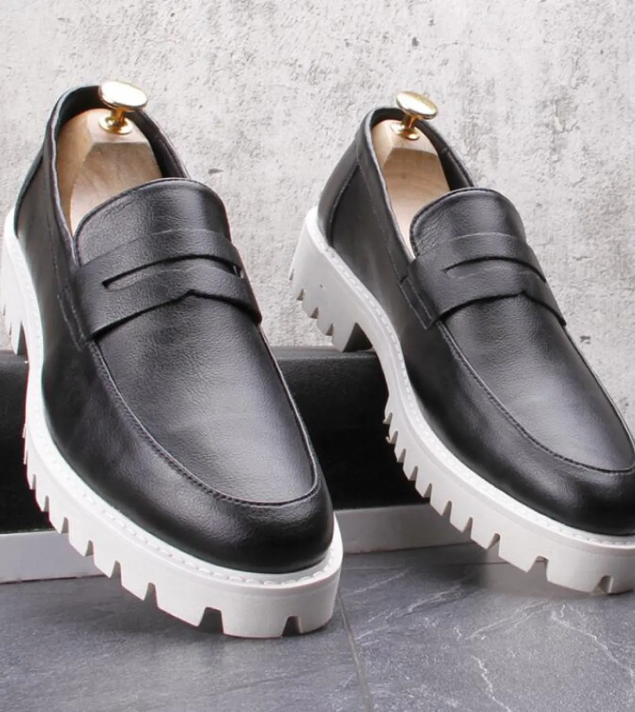 Scarpe casual con plateau da uomo con suola spessa Mocassini firmati da uomo per giovani Slip On Social Sneaker da uomo di alta