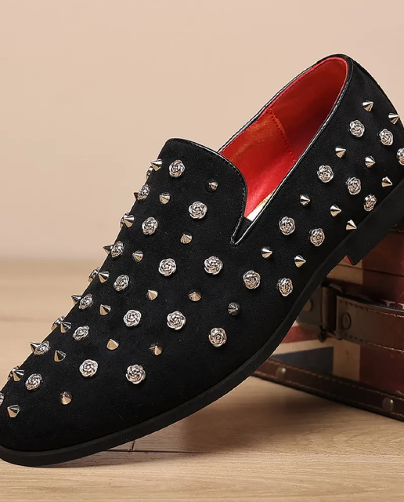 Scarpe da sposa in pelle con rivetti punk rock a punta di design di lusso da uomo Mocassini casual Abito formale da lavoro Zapat