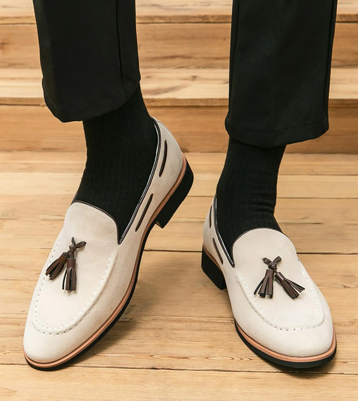 Scarpe da uomo di marca di lusso 2023 Mocassini in pelle nabuk primavera Uomo Slip On Scarpe casual con suole spesse e nappe Uom