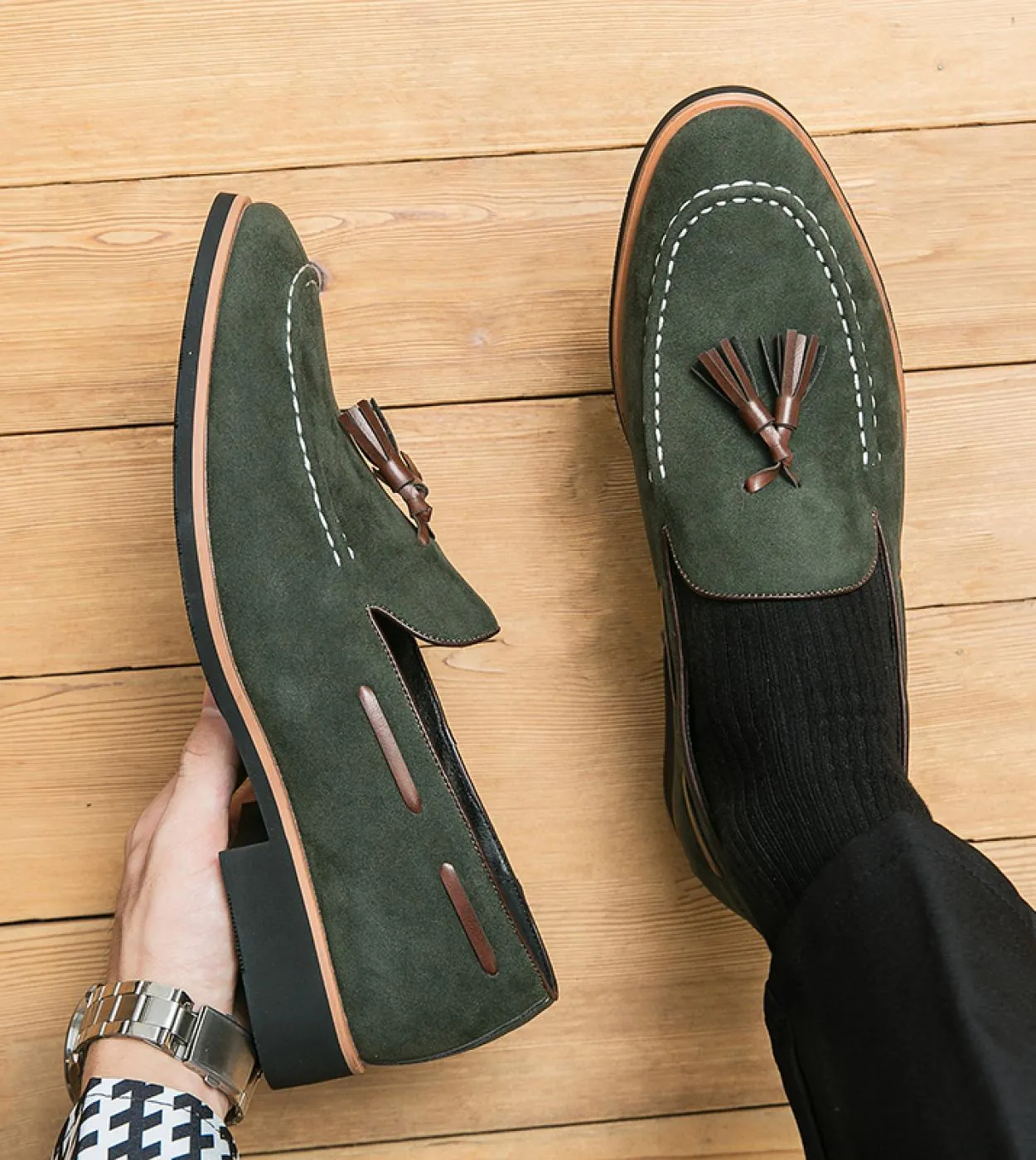 Scarpe da uomo di marca di lusso 2023 Mocassini in pelle nabuk primavera Uomo Slip On Scarpe casual con suole spesse e nappe Uom