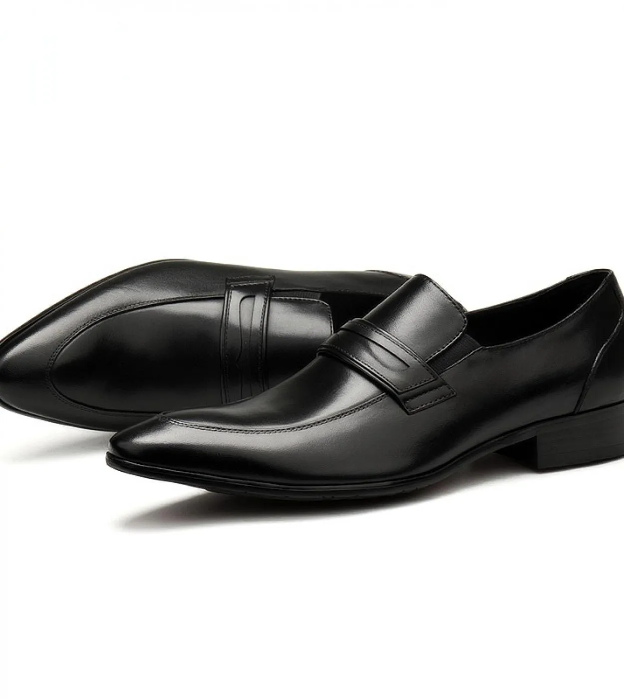Scarpe eleganti da uomo calde di lusso in vera pelle 2023 New Style Designer Slip On Fashion Mocassini da lavoro neri con pellic