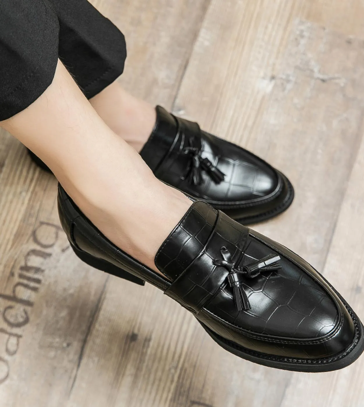 Scarpe in pelle nuove primaverili Scarpe casual da uomo Slip On Mocassini con nappine Scarpe da uomo Fatte a mano Uomo Guida App