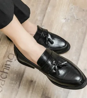 Scarpe in pelle nuove primaverili Scarpe casual da uomo Slip On Mocassini con nappine Scarpe da uomo Fatte a mano Uomo Guida App