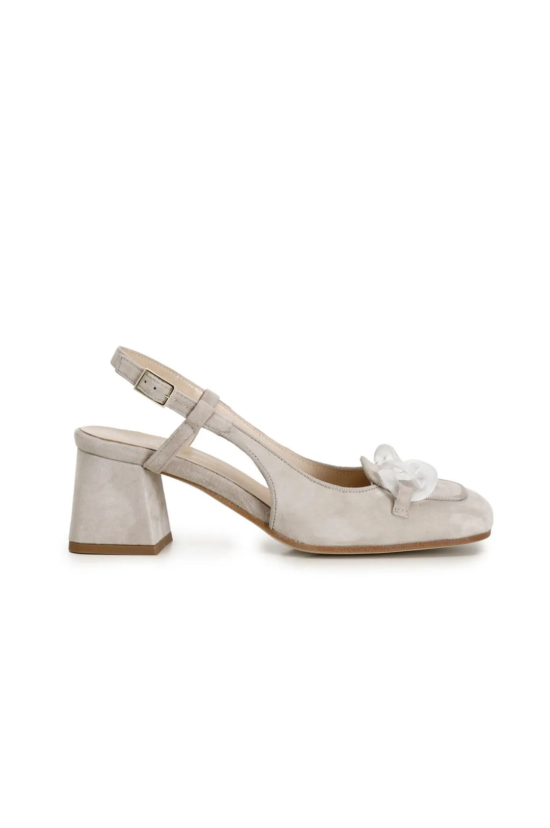 scarpe in suede realizzate in camoscio aperte sul retro con morsetto trasparente beige