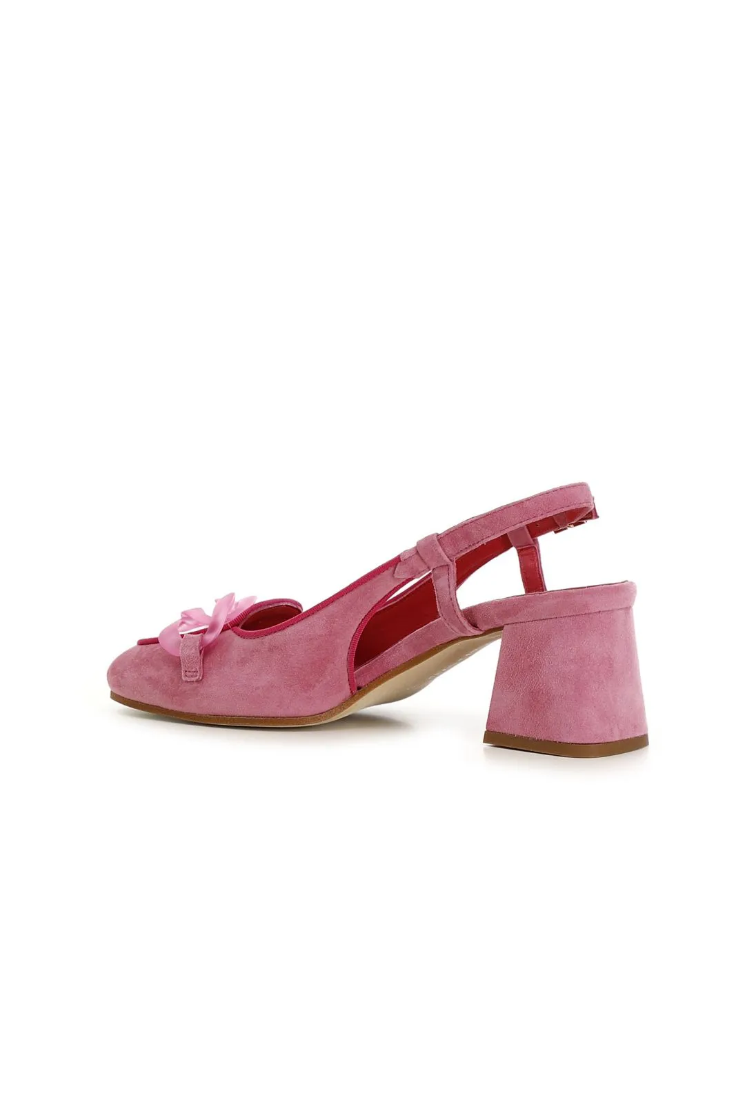 scarpe in suede realizzate in camoscio aperte sul retro con morsetto trasparente rosa