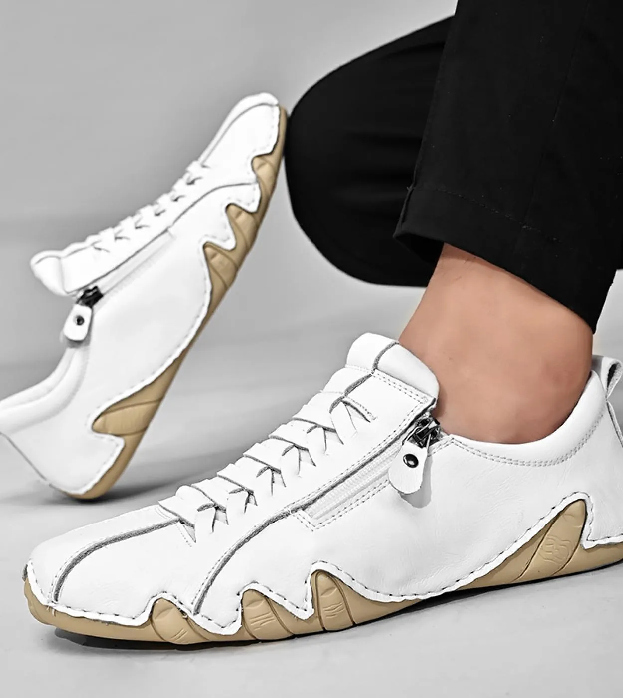 Scarpe sportive da esterno bianche Scarpe da uomo in pelle di moda Mocassini casual da uomo Scarpe comode da uomo piatte Guida a