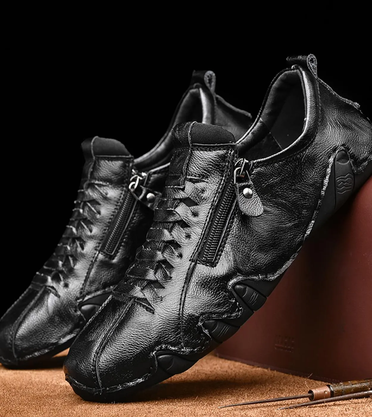 Scarpe sportive da esterno bianche Scarpe da uomo in pelle di moda Mocassini casual da uomo Scarpe comode da uomo piatte Guida a