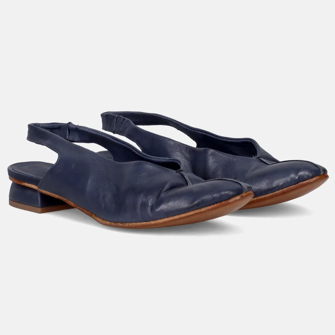 Slingback tacco basso Kudetà in morbida pelle blu oltremare