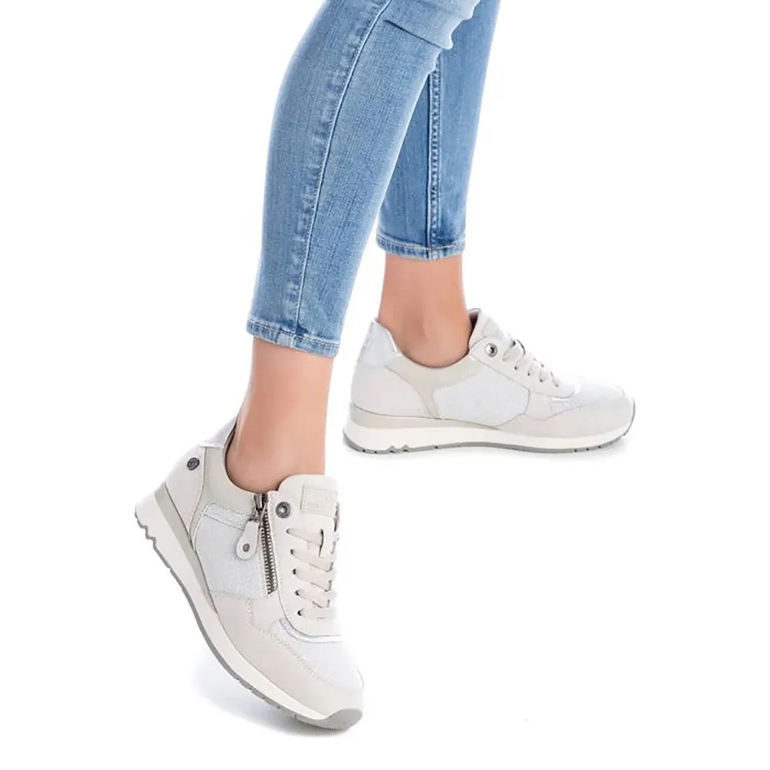 Sneakers Xti da donna color ghiacchio con zip