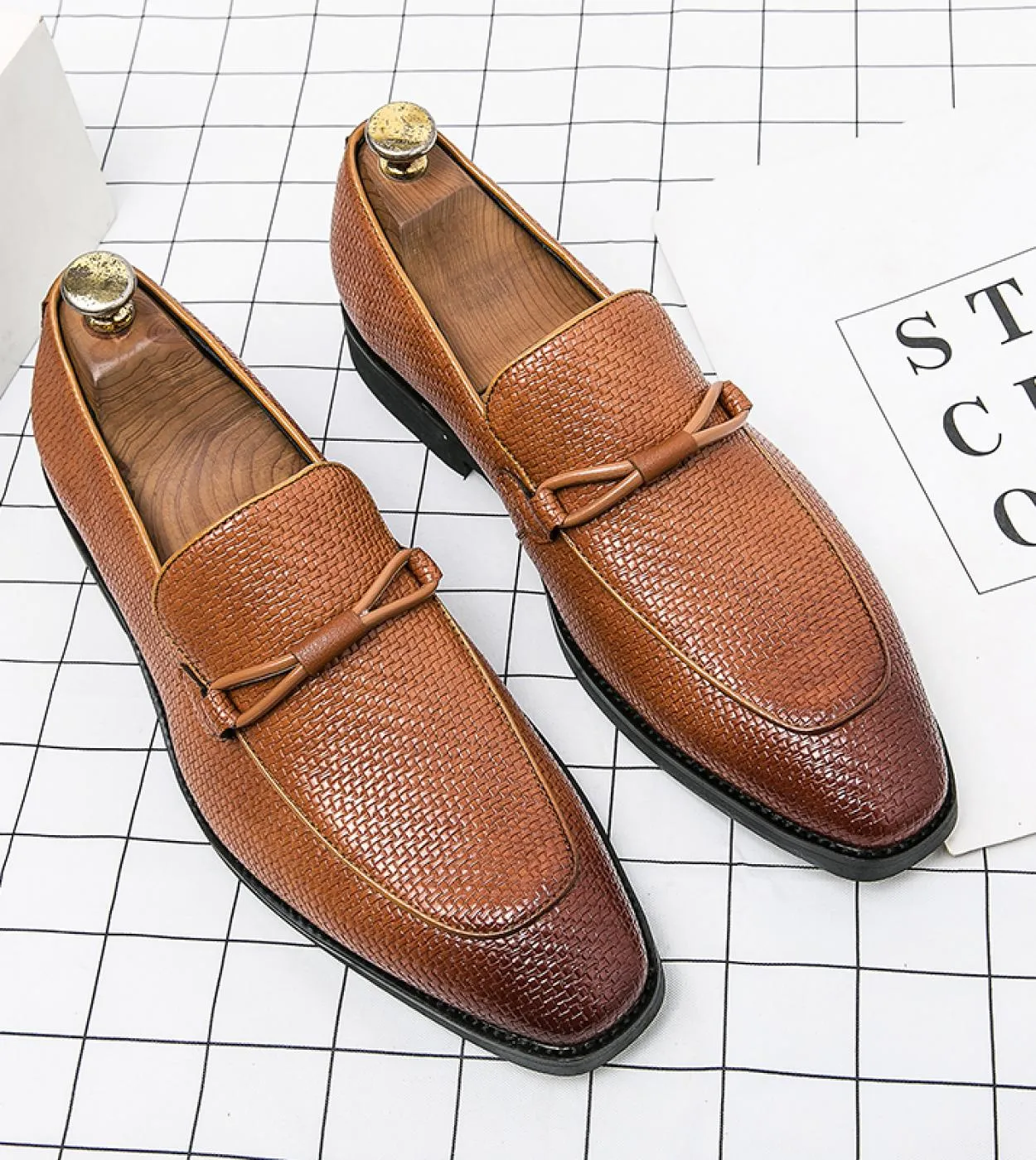 Spring New Luxury Brand Mocassini con punta a punta Scarpe casual da uomo Slip On Scarpe eleganti in pelle Taglia 38 48 Guida co