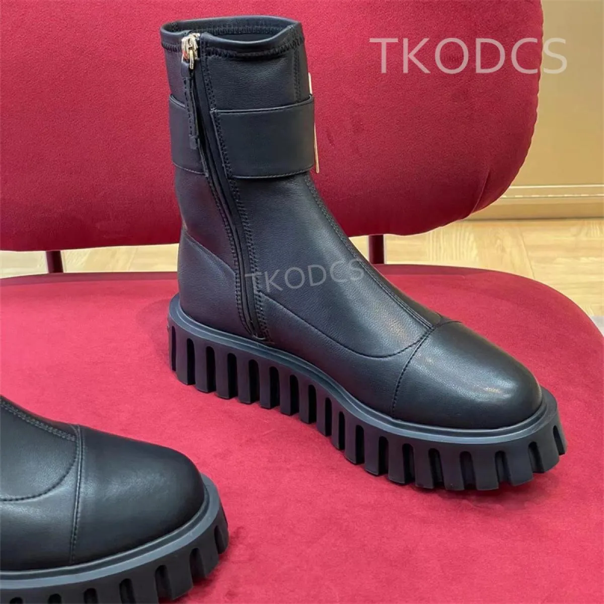 Stivaletti corti da donna alla moda Stivaletti da donna con plateau con fibbia in cristallo in vera pelle Nuova cerniera con pun