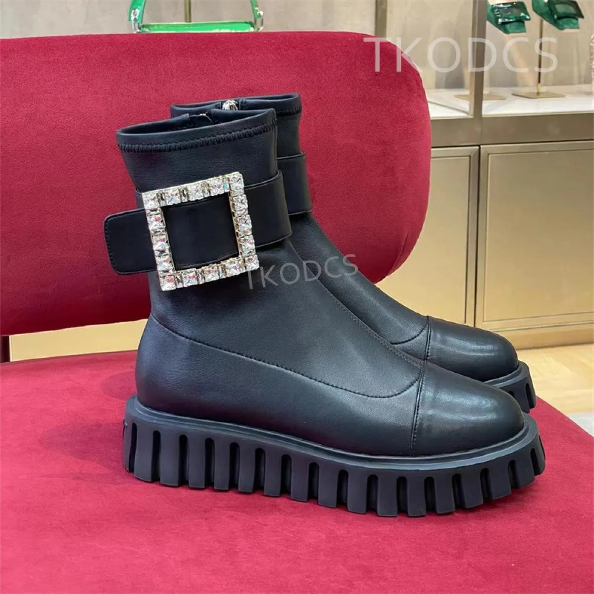 Stivaletti corti da donna alla moda Stivaletti da donna con plateau con fibbia in cristallo in vera pelle Nuova cerniera con pun