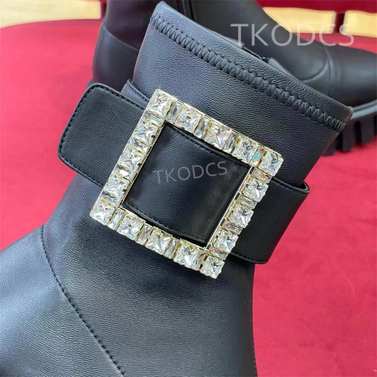 Stivaletti corti da donna alla moda Stivaletti da donna con plateau con fibbia in cristallo in vera pelle Nuova cerniera con pun