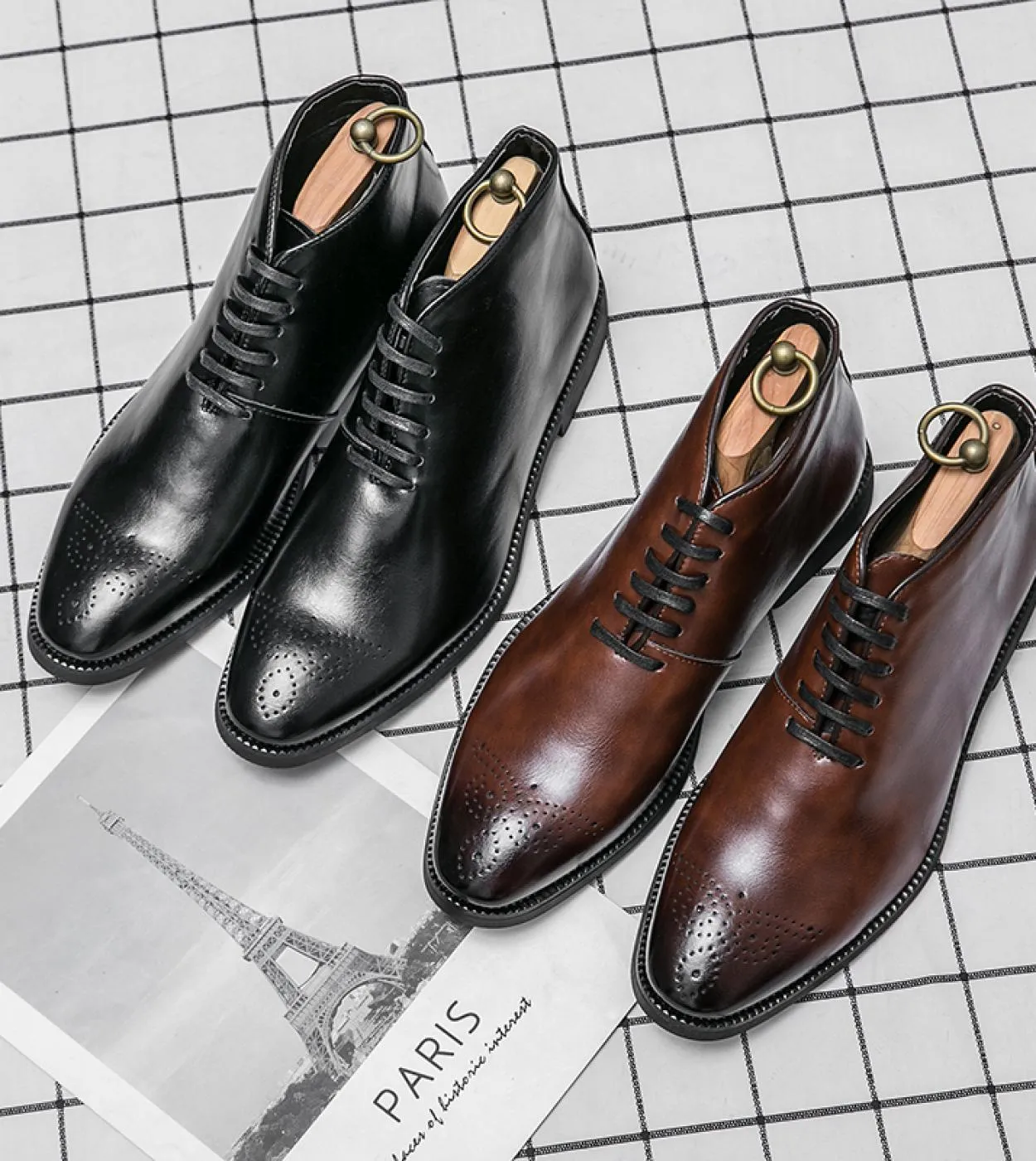 Stivaletti da uomo Brock Carving Moda marrone punk per uomo Stivaletti casual in pelle stile street Uomo a punta Marca famosa Sh