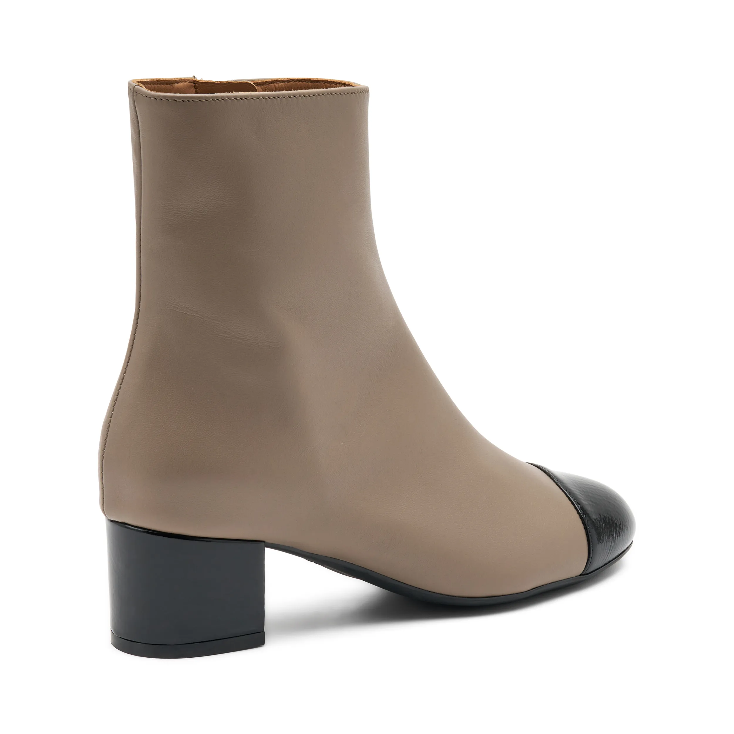 Stivaletto in pelle con inserti in vernice
