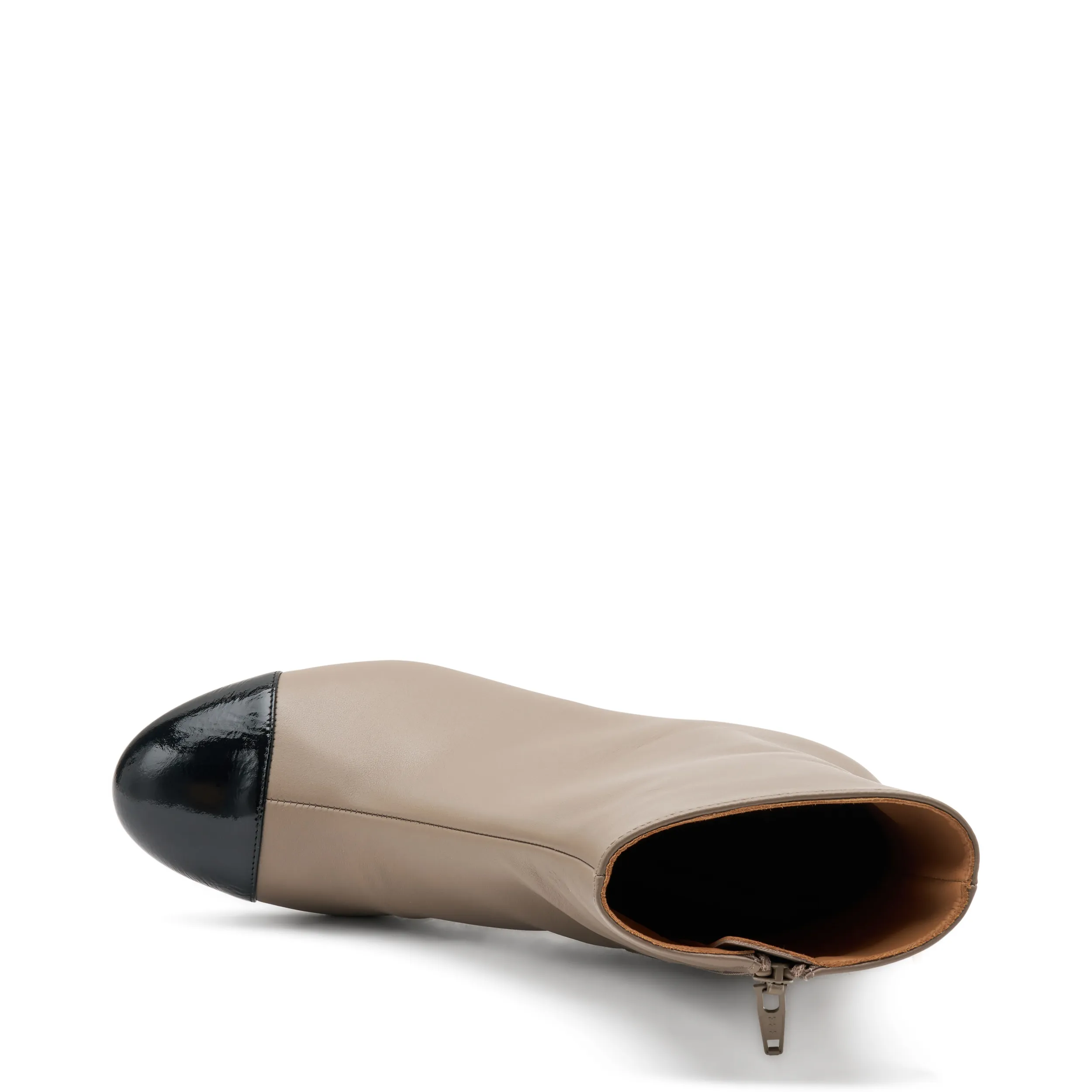 Stivaletto in pelle con inserti in vernice