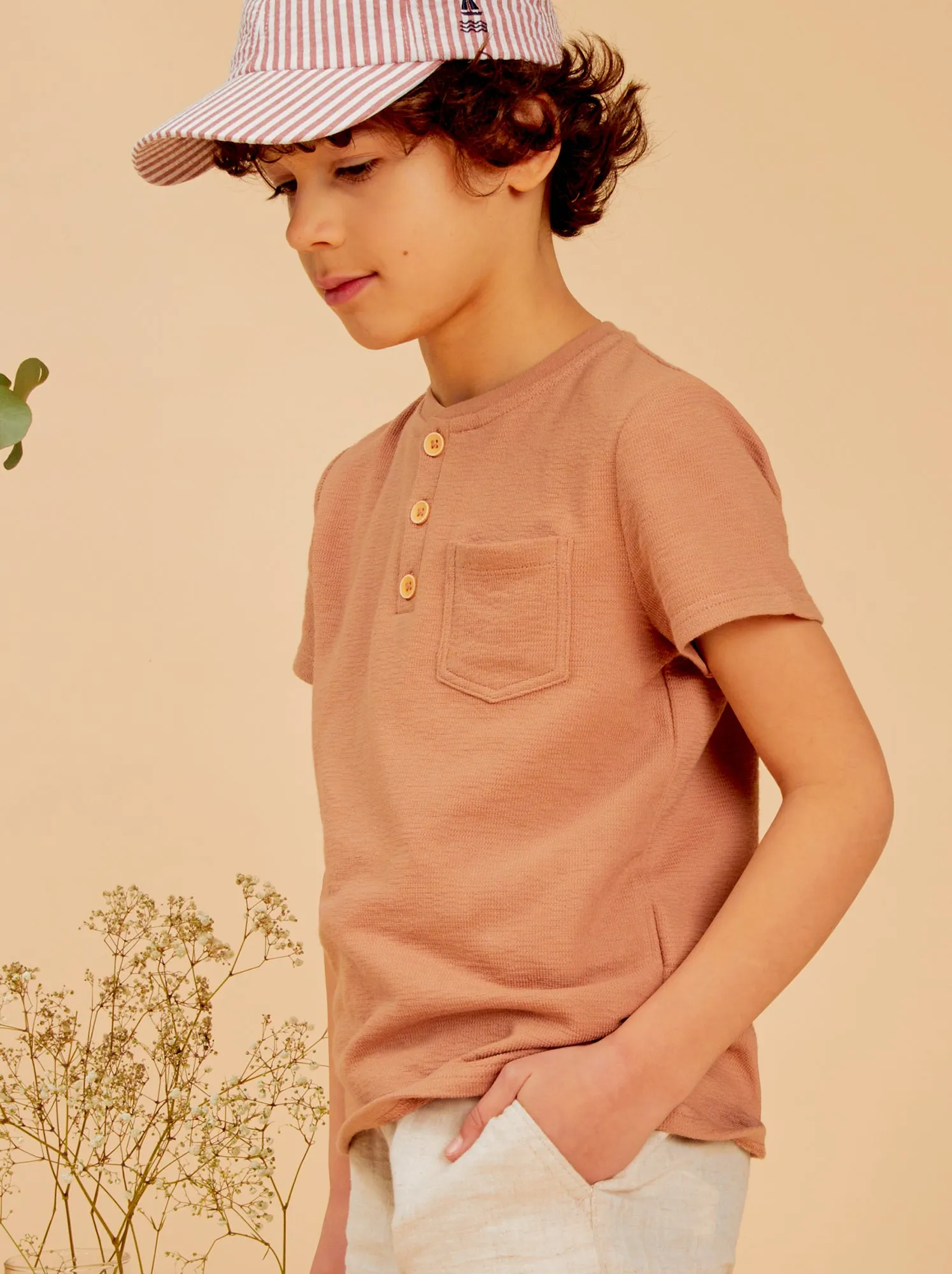 T-shirt in cotone collo serafino - MARRONE