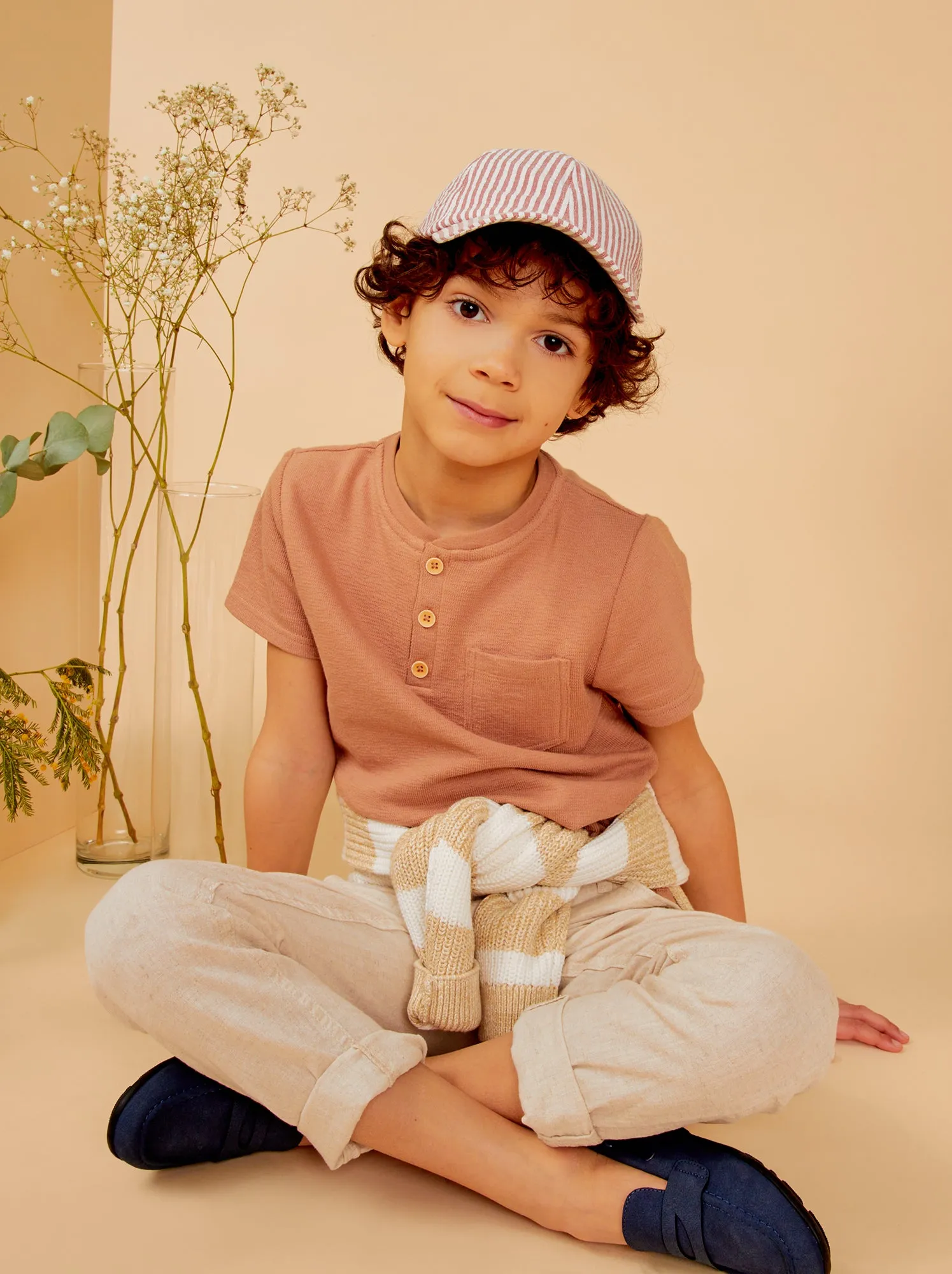 T-shirt in cotone collo serafino - MARRONE