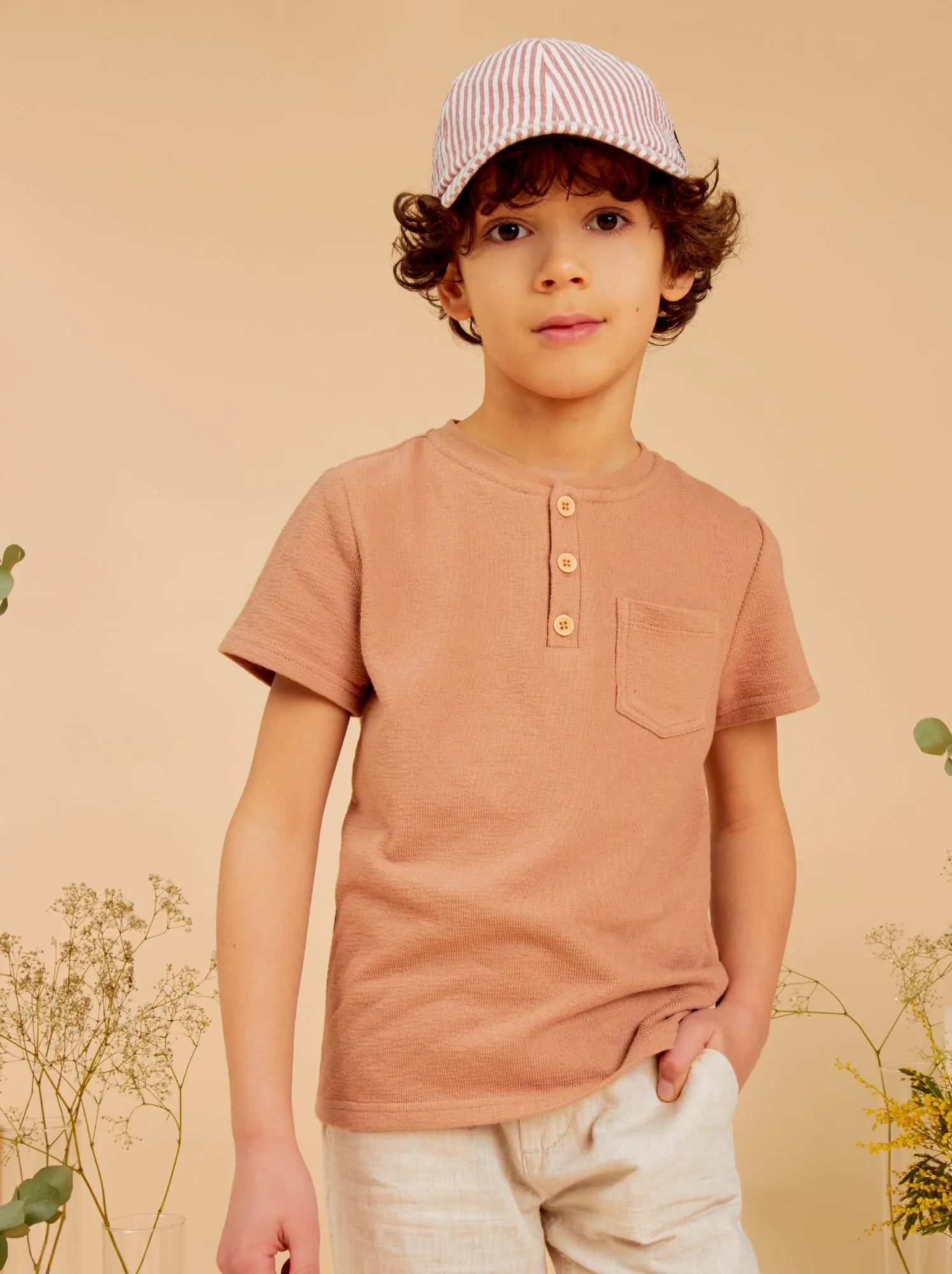 T-shirt in cotone collo serafino - MARRONE