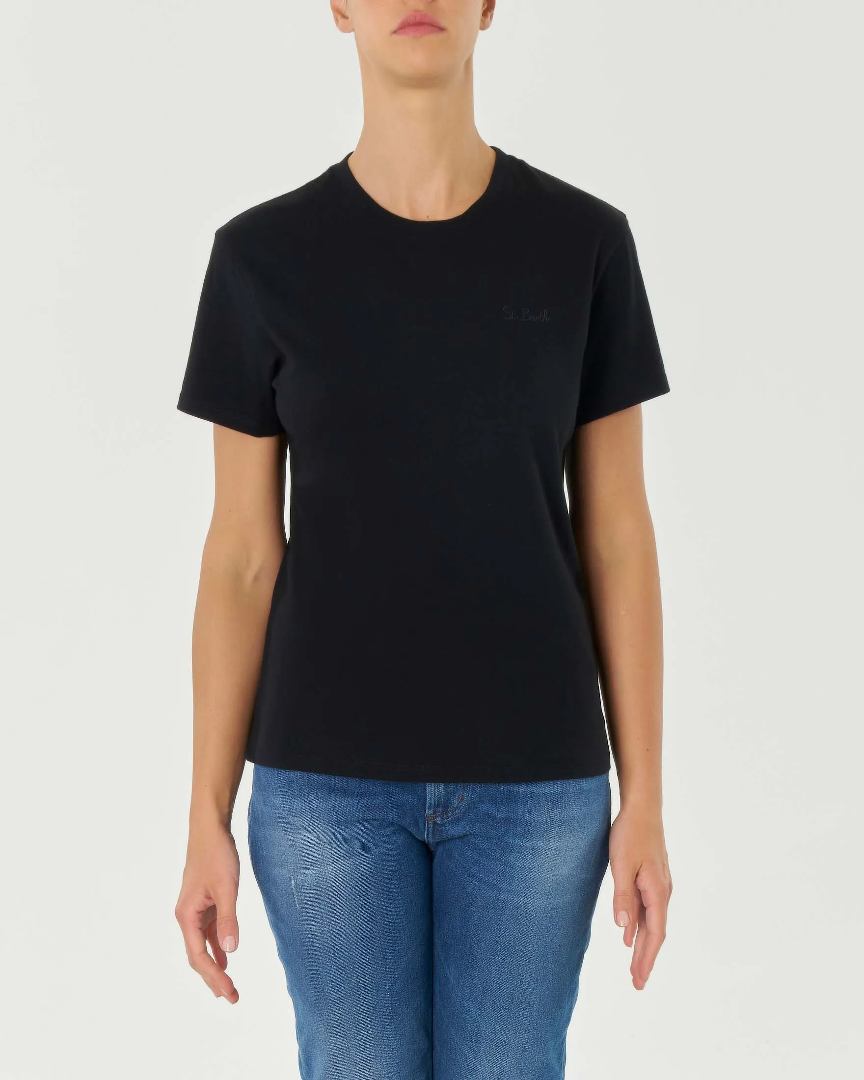 T-shirt nera a tinta unita in puro cotone con logo piccolo ricamato sul petto in tono