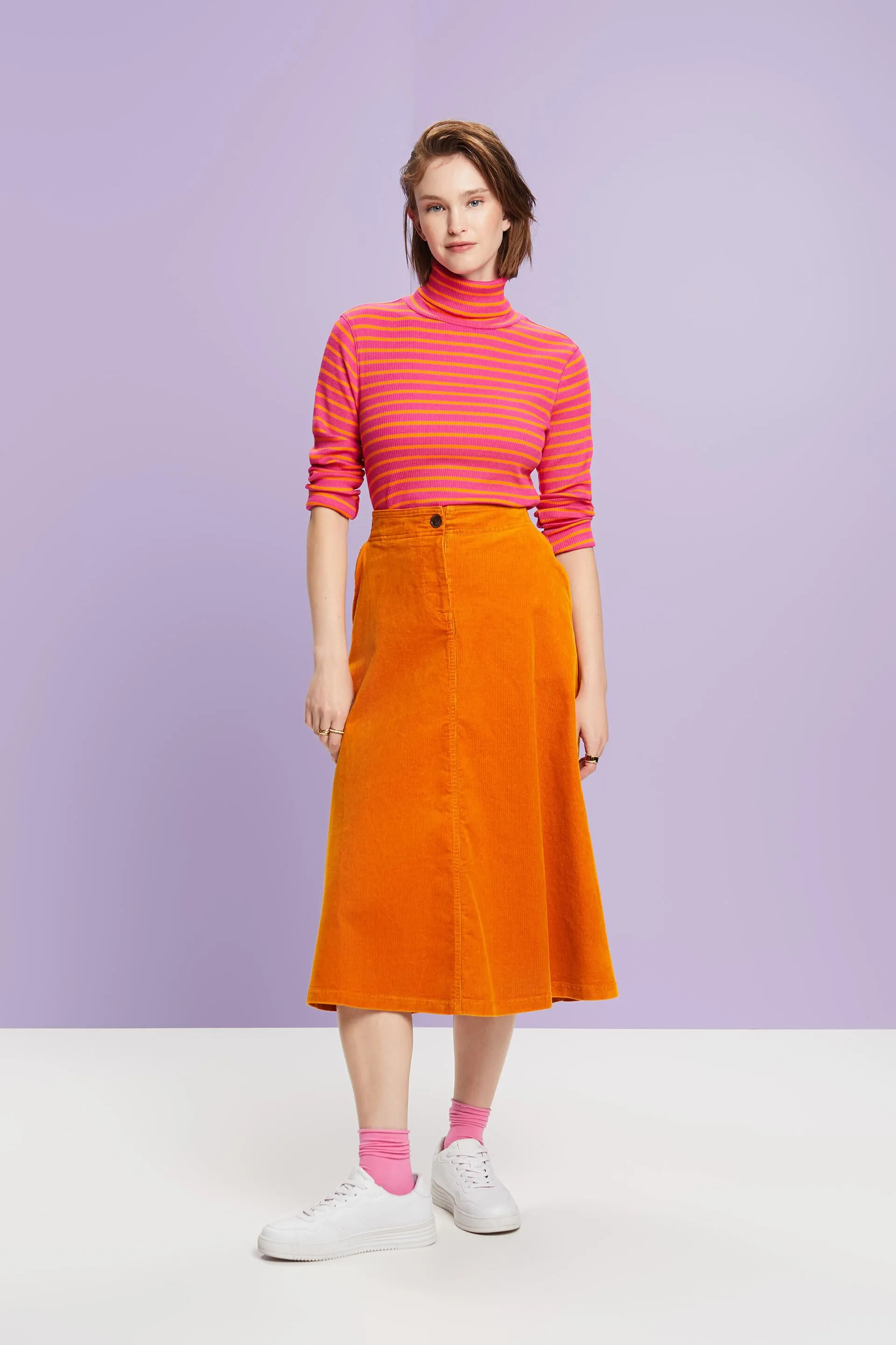 Top a righe con collo a tartaruga e maniche lunghe