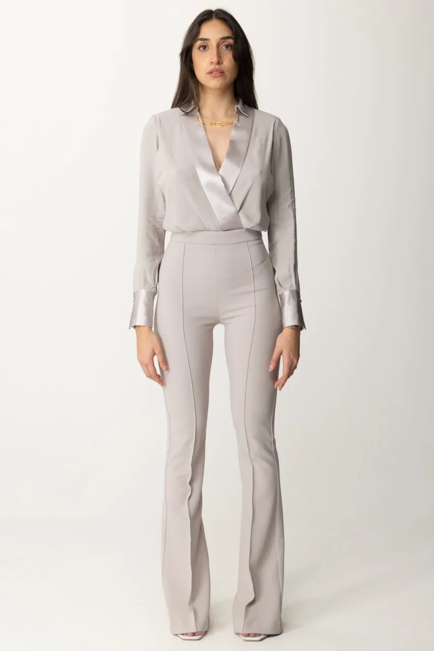 Tuta combinata con accessorio al colletto Perla