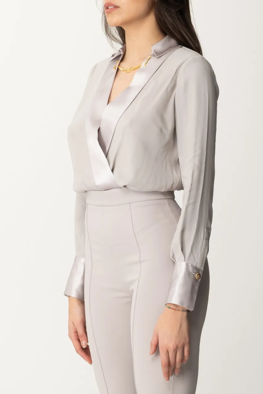 Tuta combinata con accessorio al colletto Perla