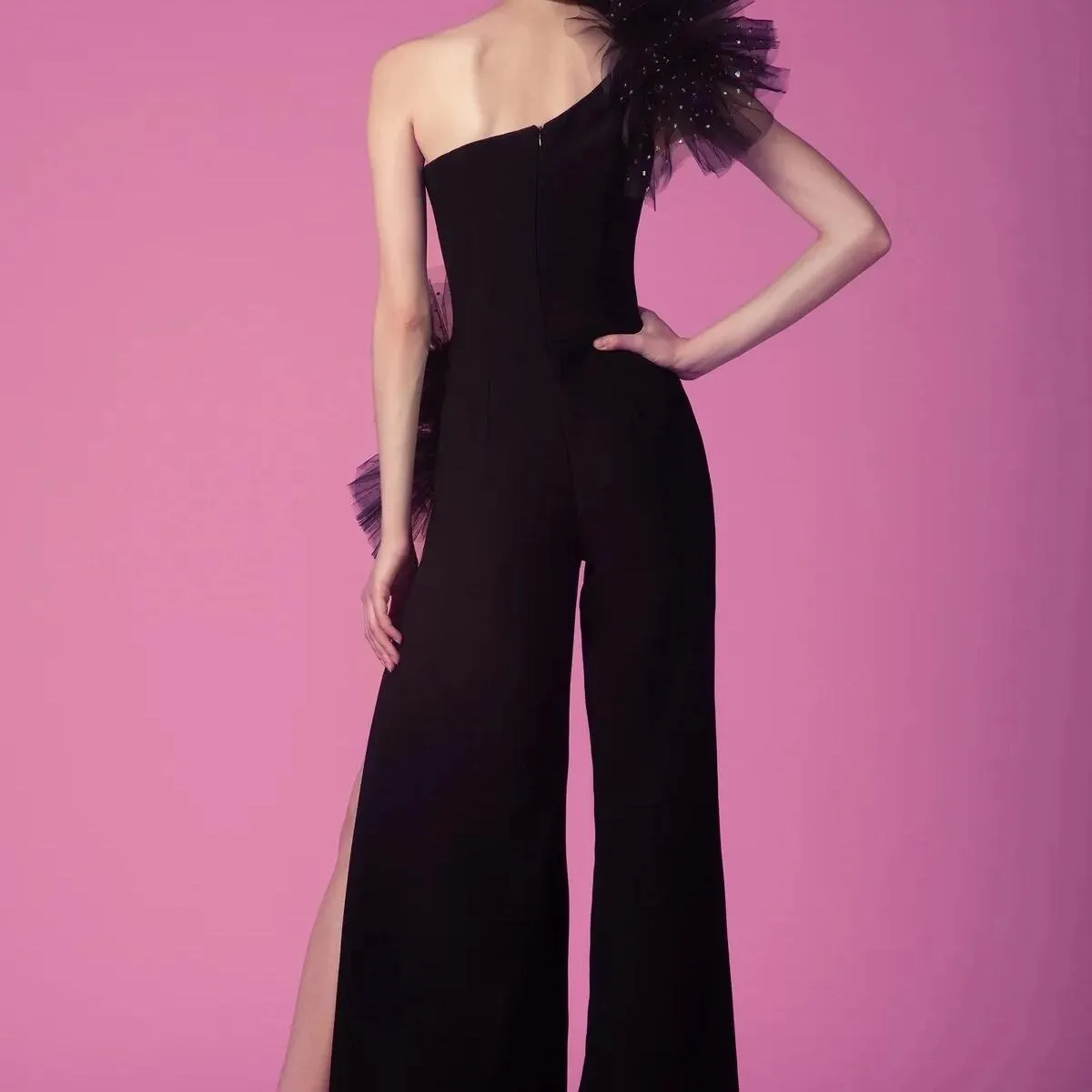 Tuta formale nera alla moda con una spalla Tuta da donna Abito da sera con volant in tulle elasticizzato con spacco profondo Tut