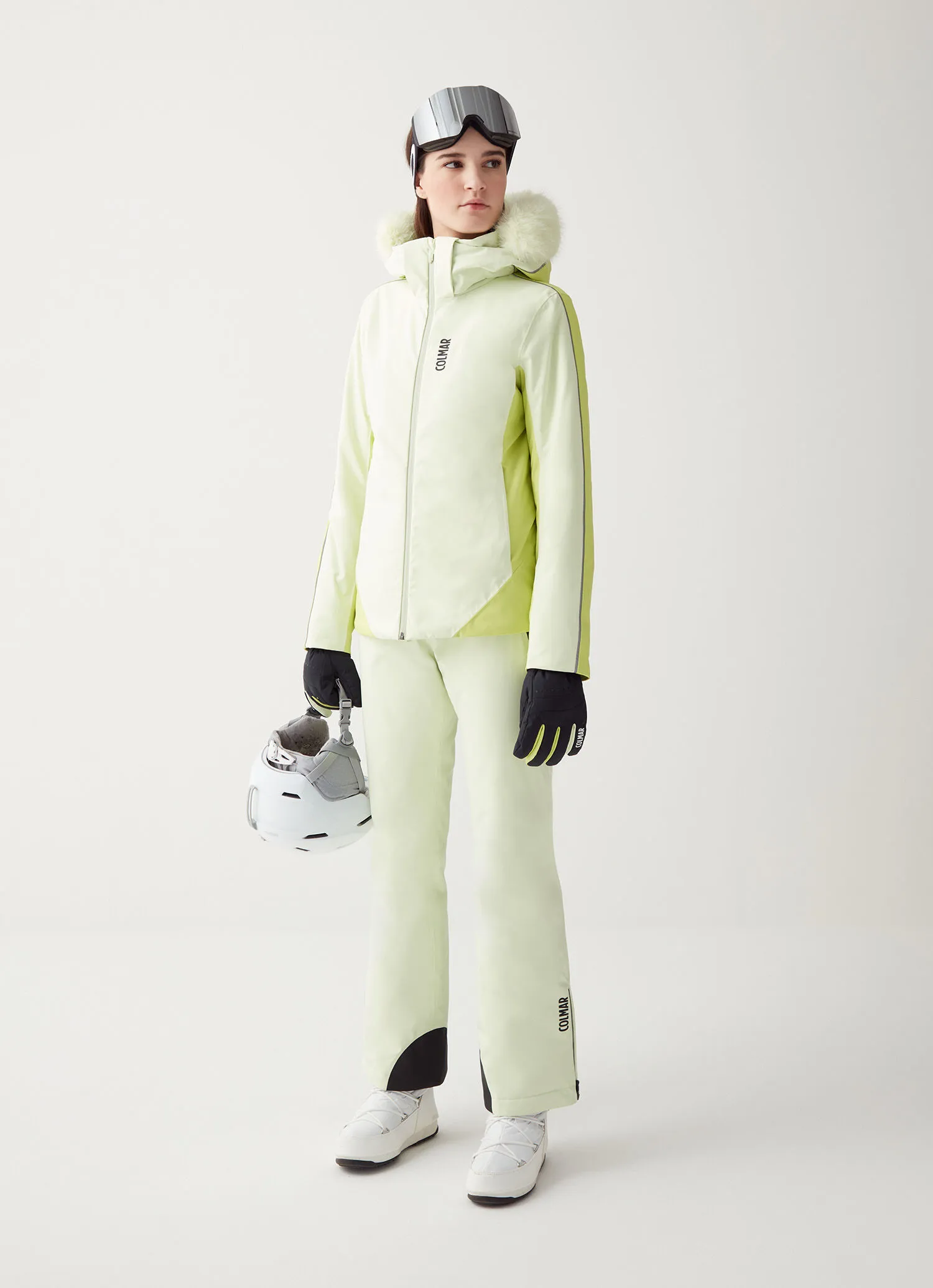 Two-tone ski jacket with hood