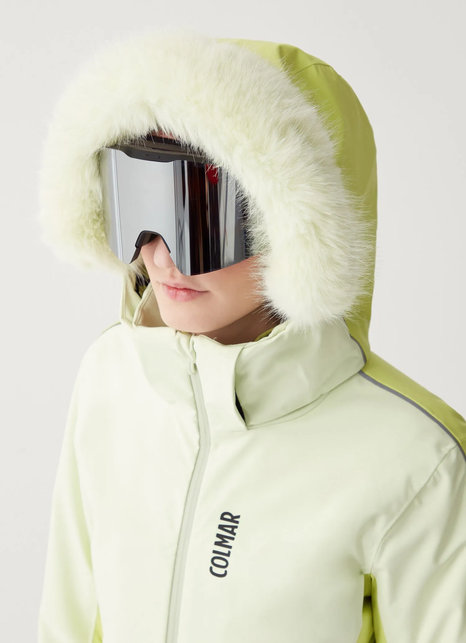 Two-tone ski jacket with hood