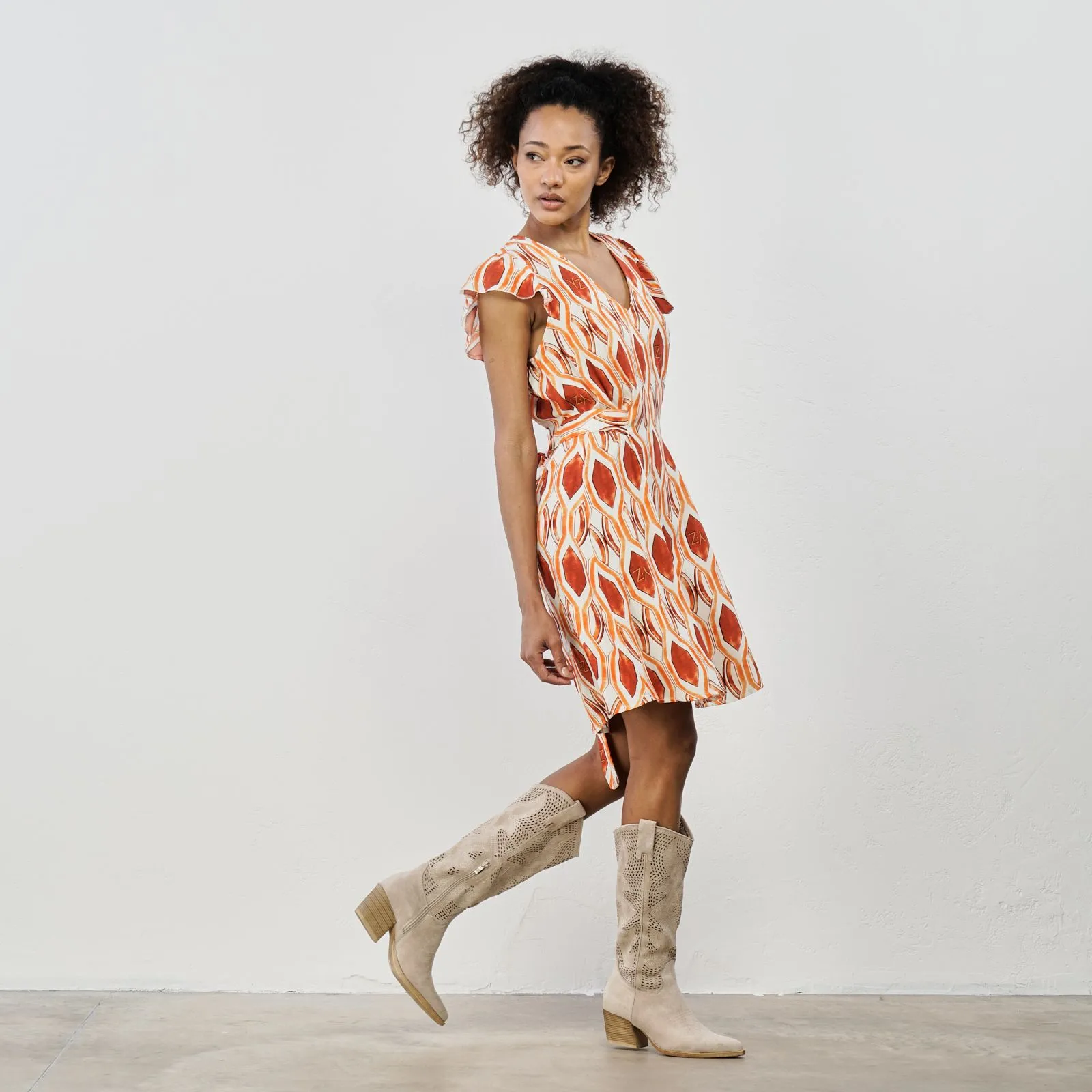 Vestito midi arancione con stampa geometrica